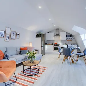 contemporary-4-storey-townhouse-central-brighton.brighton-hotels-england.com/